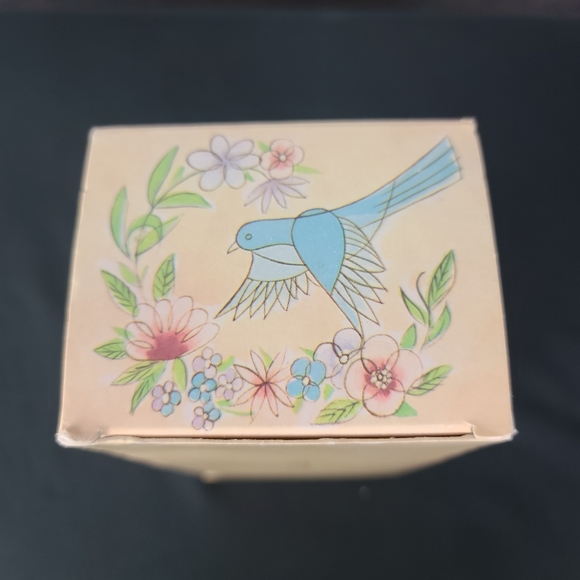 Avon BIRD-IN-HAND. Soap dish and 3 " Special Occasion"  Soaps  FLASH SALE - Picture 7 of 10
